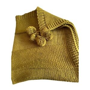 Chunky‎ Knit Green Throw Blanket 48x56 Pom Pom Corners